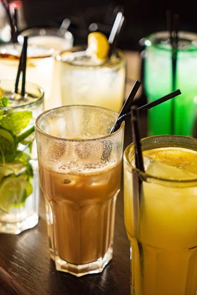 Verschillende Soorten Cocktails Bar — Stockfoto