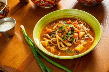 Farklı çorba türleri, üst manzara.