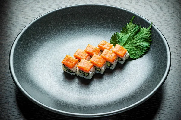 Sushi Set Den Mörka Bakgrunden — Stockfoto