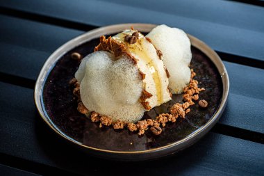 Restoranda yaratıcı bir tatlı.