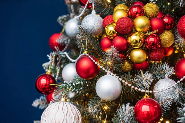 Bellissimo Albero Natale Con Palle — Foto Stock