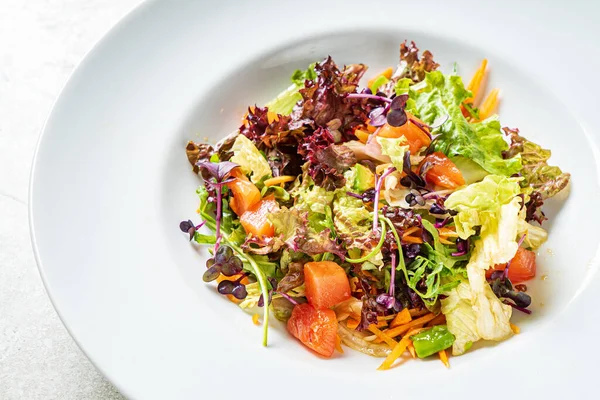 Salade Fraîche Saumon Légumes — Photo