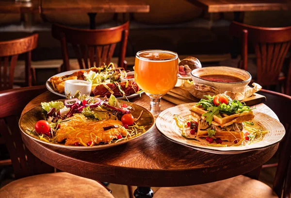 Cena Nel Bar Tradizionale — Foto Stock