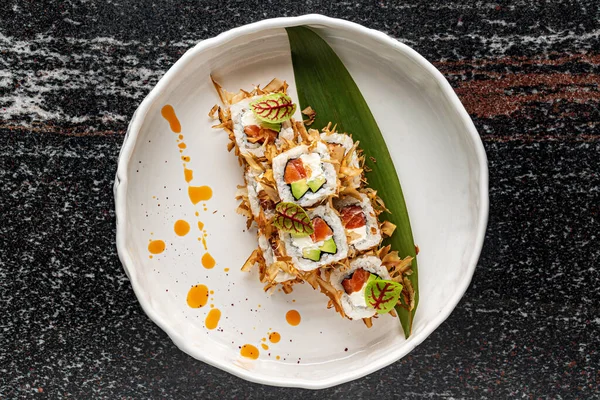 Sushi Set Bílém Talíři — Stock fotografie