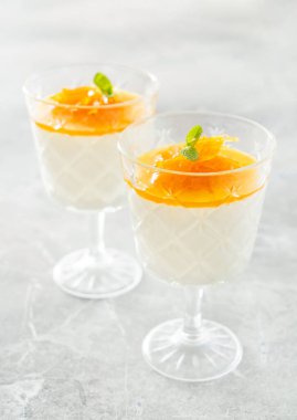 İtalyan tatlı panna cotta