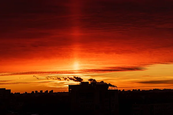 Puesta Sol Sobre Ciudad Bonito Cielo Puesta Sol — Foto de Stock