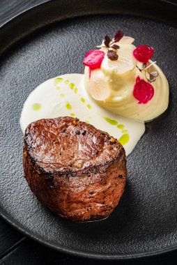 Biftek ve patates püresi