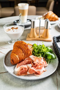 Kafede nefis bir kahvaltı.