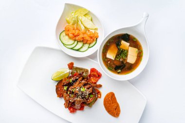 Beyaz arkaplanda Asyalı seti