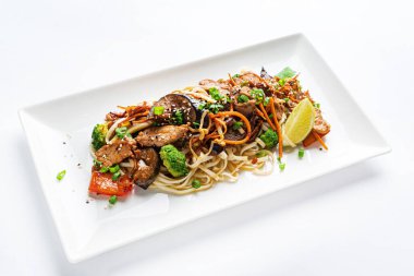 et ve sebzeli erişte.