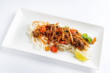 et ve sebzeli erişte.