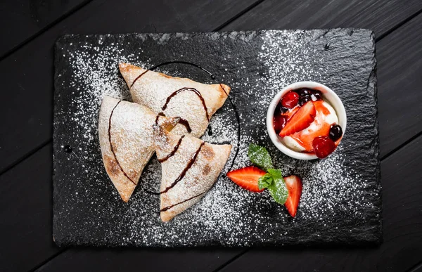 Italiaanse Taart Met Ijs Aardbeien — Stockfoto