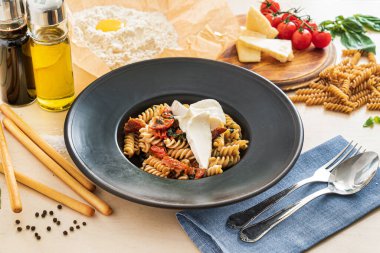 İtalyan restoranında taze makarna.