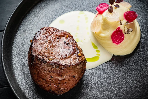 Biftek ve patates püresi