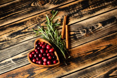 Geleneksel Noel baharatları ve otları