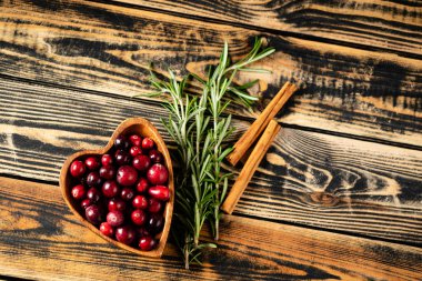 Geleneksel Noel baharatları ve otları