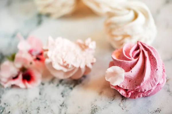 Schöne Köstliche Nachspeise Zephyr Form Von Blütenrosen — Stockfoto