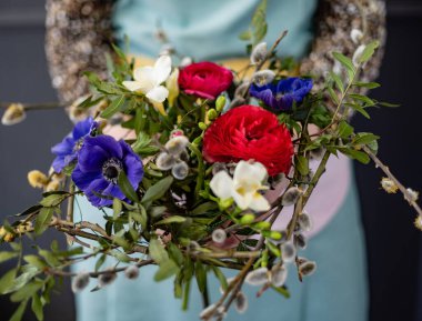 Ellerinde güzel bir buket