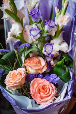 Ellerinde güzel bir buket