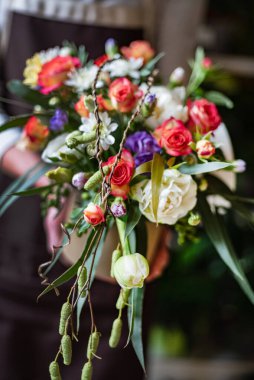 Ellerinde güzel bir buket