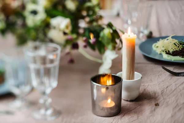 Table Pâques Avec Jolies Fleurs — Photo