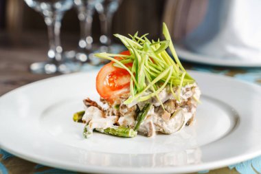 Et ve mayonezli salata