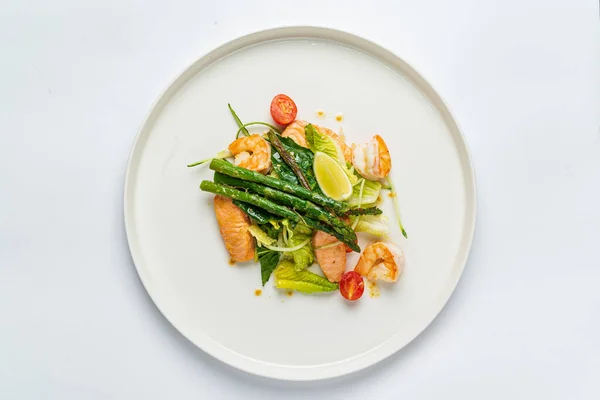 Karides Balıklı Deniz Ürünleri Salatası — Stok fotoğraf