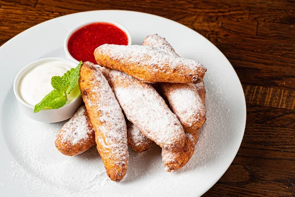 Rosquinhas Fritas Com Molho Baga — Fotografia de Stock