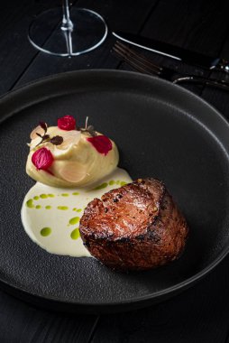 Biftek ve patates püresi