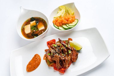 Beyaz arkaplanda Asyalı seti