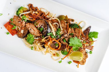 et ve sebzeli erişte.