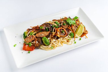 et ve sebzeli erişte.