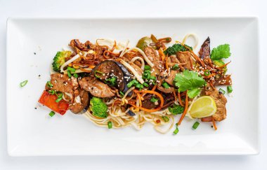 et ve sebzeli erişte.