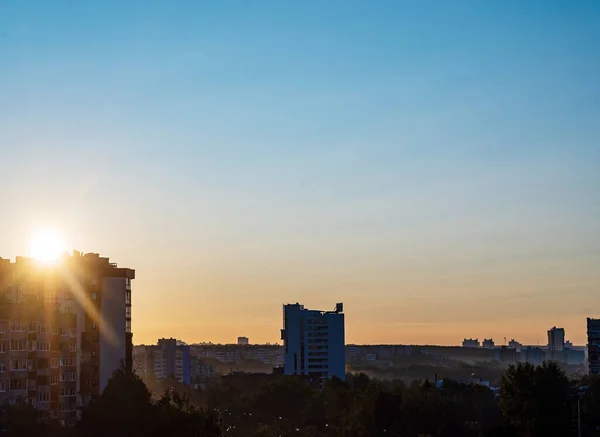 Pôr Sol Cidade Com Silhueta Construção — Fotografia de Stock