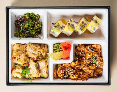 Kutuda Japon yemeği var.