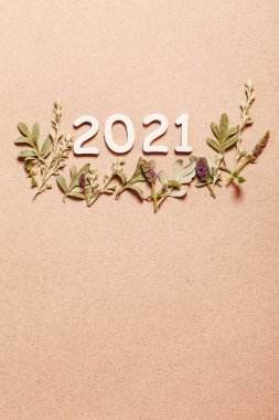 Bitkilerle yeni yıl kartı