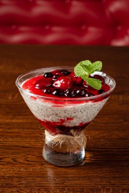 böğürtlenli ve naneli tatlı