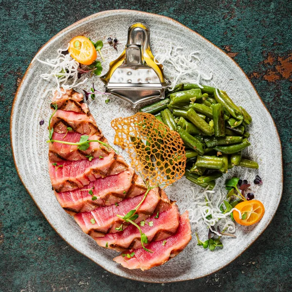 Tonijn Biefstuk Met Groene Bonen — Stockfoto