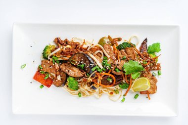 et ve sebzeli erişte.