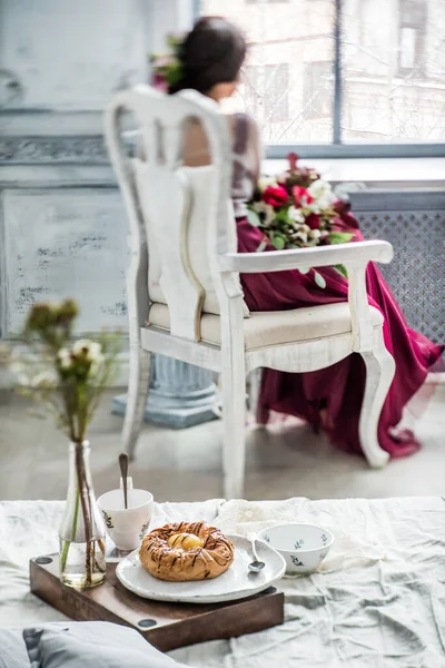 Belle Femme Avec Belles Fleurs — Photo