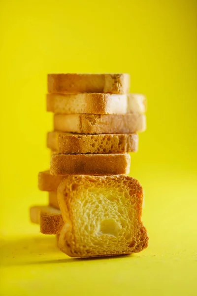 Toastjes Gele Achtergrond — Stockfoto