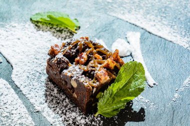 Nane ve fındıklı kek.