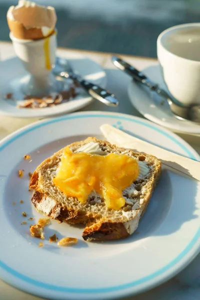 Tostadas Con Mantequilla Mermelada Naranja —  Fotos de Stock