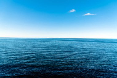 Güzel mavi deniz ve gökyüzü