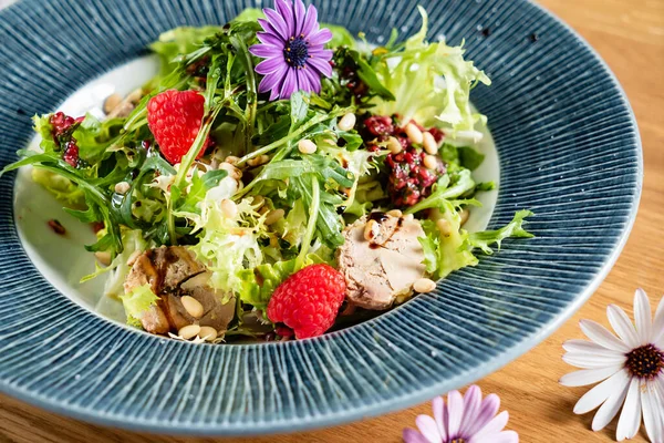 Salade Avec Poulet Fraises — Photo