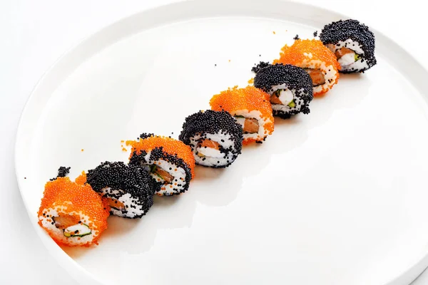 Sushi Auf Dem Weißen Teller — Stockfoto