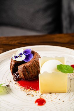 Dondurmalı çikolatalı pasta.