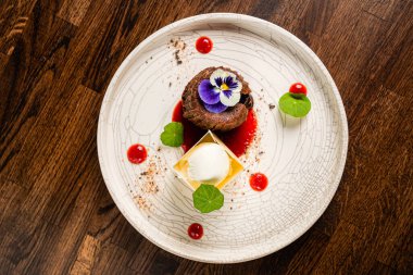 Dondurmalı çikolatalı pasta.