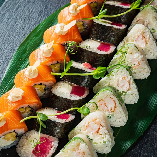 Sushi Fondo Negro — Foto de Stock