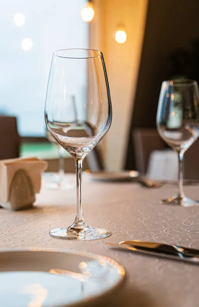 Serverade Middagsbord Restaurang Restauranginredning — Stockfoto